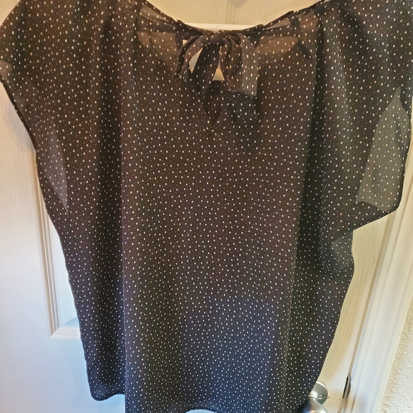 Lauren Conrad Short Sleeve Black Pattern Blouse - Picture 6 of 6